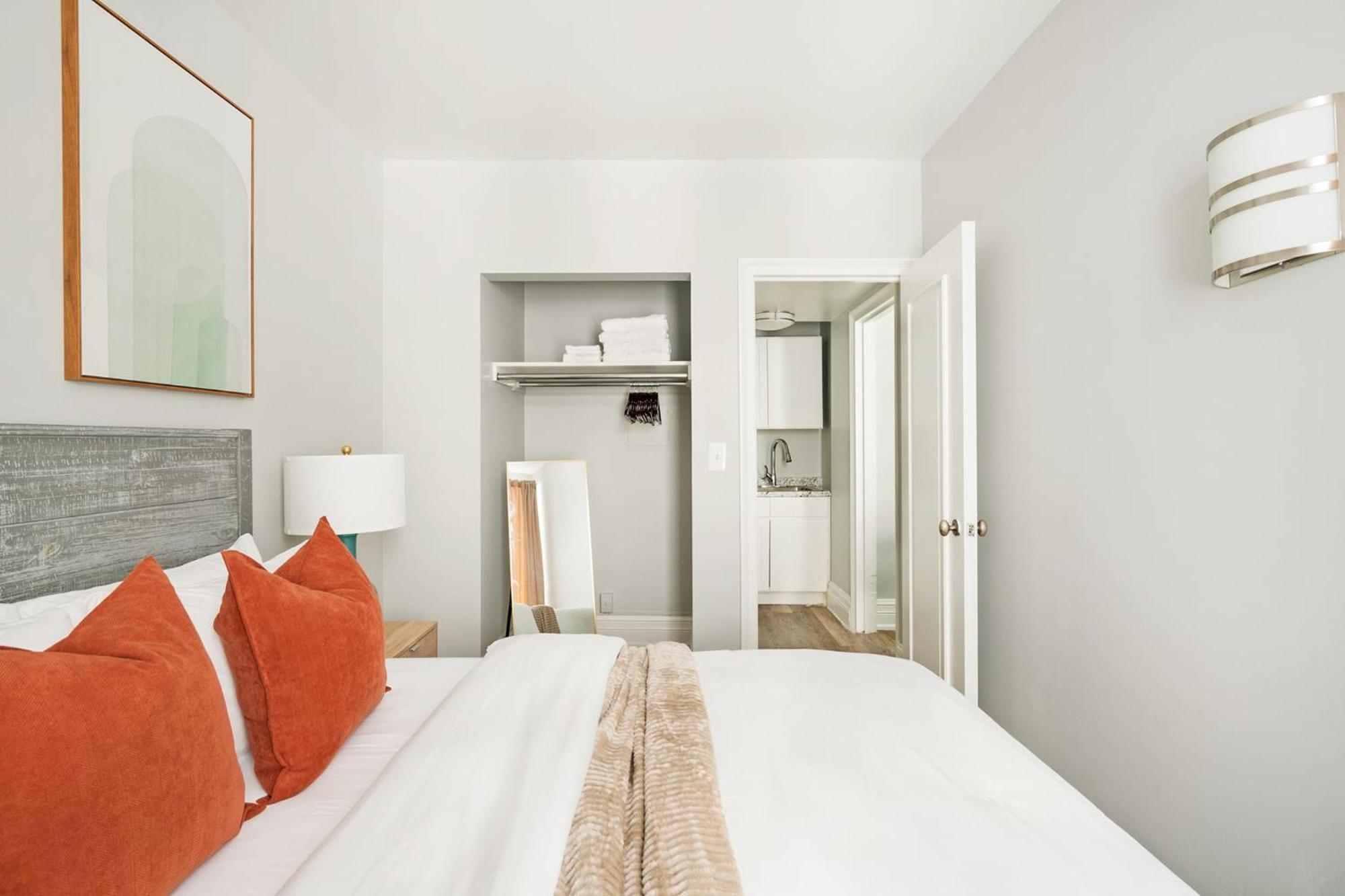 73-406 New 1br 1bth Uws Doorman Gym Apartment New York