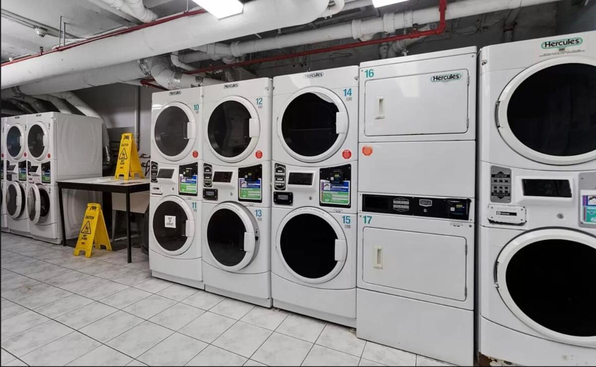 Pangsapuri 73-406 New 1br 1bth Uws Doorman Gym New York